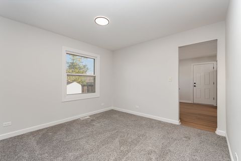 Tiny photo for 2424 E Thornwood Drive, Lindenhurst, IL 60046 (MLS # 12516557)