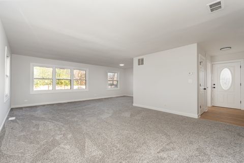 Tiny photo for 2424 E Thornwood Drive, Lindenhurst, IL 60046 (MLS # 12516557)