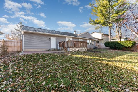Tiny photo for 2424 E Thornwood Drive, Lindenhurst, IL 60046 (MLS # 12516557)
