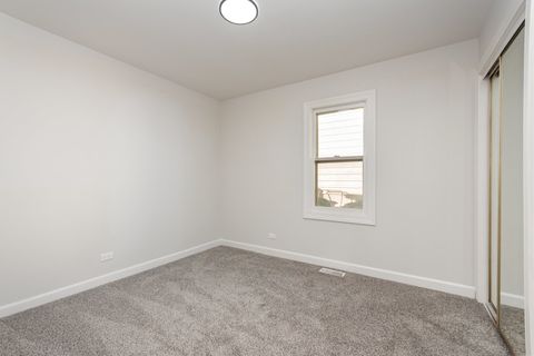 Tiny photo for 2424 E Thornwood Drive, Lindenhurst, IL 60046 (MLS # 12516557)