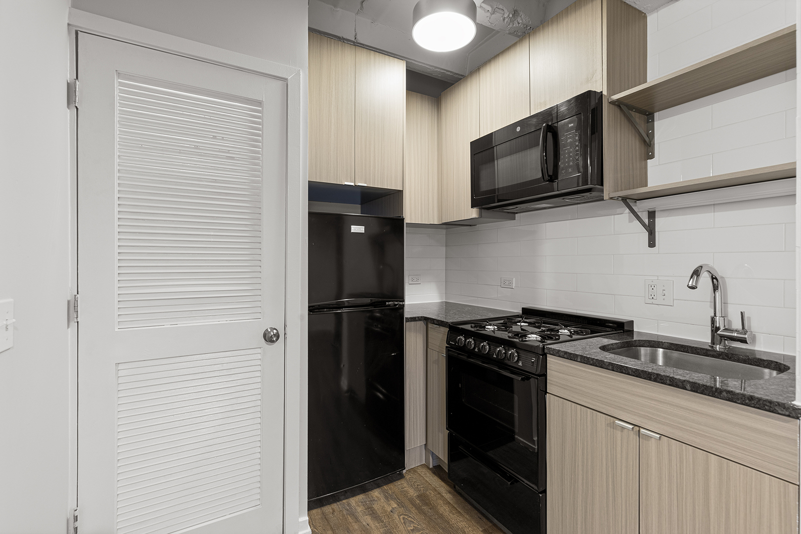 5718 N Winthrop Avenue 510