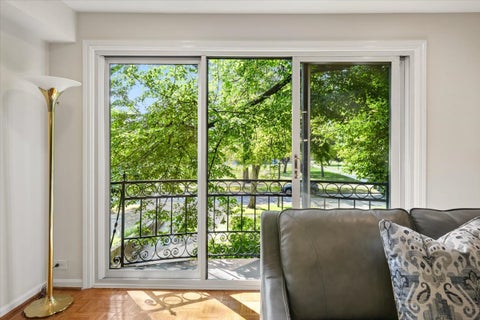Tiny photo for 1009 Bonnie Brae Place #2B, River Forest, IL 60305 (MLS # 12773790)
