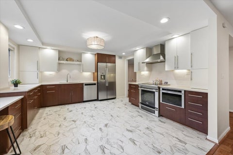 Tiny photo for 1009 Bonnie Brae Place #2B, River Forest, IL 60305 (MLS # 12773790)