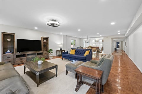 Tiny photo for 1009 Bonnie Brae Place #2B, River Forest, IL 60305 (MLS # 12773790)