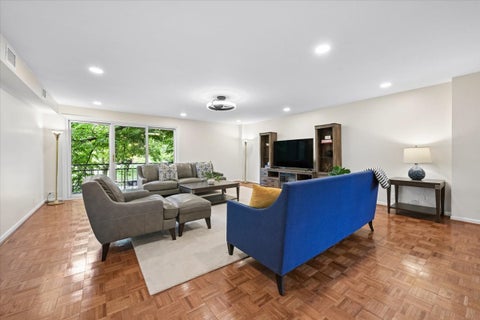 Tiny photo for 1009 Bonnie Brae Place #2B, River Forest, IL 60305 (MLS # 12773790)