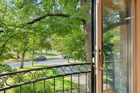 Tiny photo for 1009 Bonnie Brae Place #2B, River Forest, IL 60305 (MLS # 12773790)