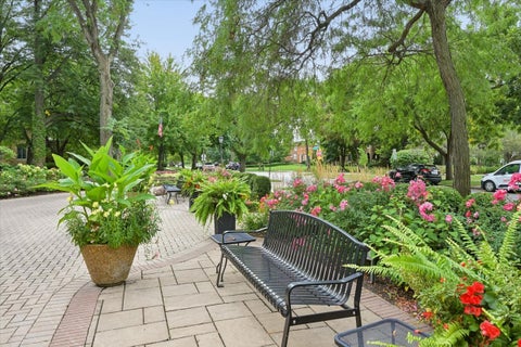 Tiny photo for 1009 Bonnie Brae Place #2B, River Forest, IL 60305 (MLS # 12773790)