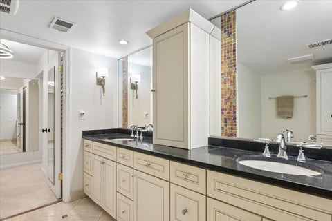 Tiny photo for 1009 Bonnie Brae Place #2B, River Forest, IL 60305 (MLS # 12773790)