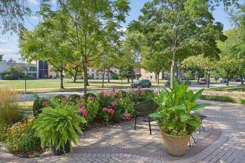 Tiny photo for 1009 Bonnie Brae Place #2B, River Forest, IL 60305 (MLS # 12773790)
