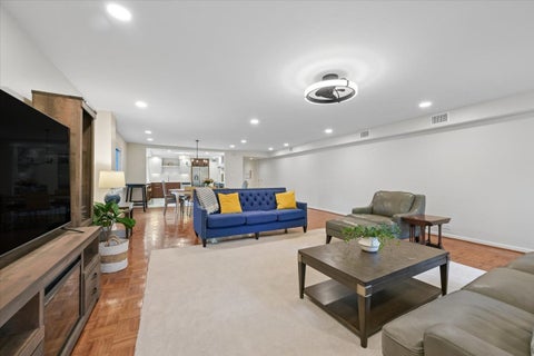 Tiny photo for 1009 Bonnie Brae Place #2B, River Forest, IL 60305 (MLS # 12773790)
