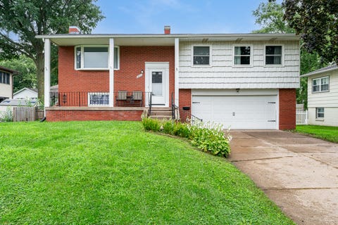 Photo of 2853 Forest Road, Davenport, IA 52803 (MLS # 12734712)
