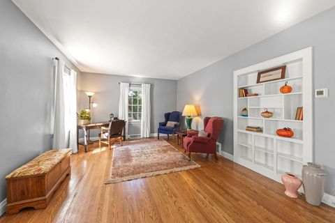 Tiny photo for 306 W Sunset Avenue, Lombard, IL 60148 (MLS # 12452665)