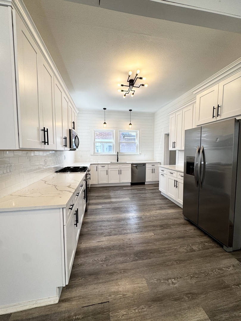 215 S Chicago Avenue