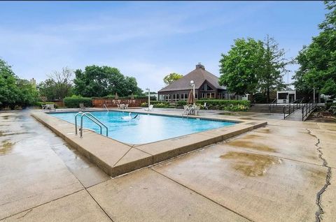 Tiny photo for 1880 Bonnie Lane #416, Hoffman Estates, IL 60169 (MLS # 12536899)