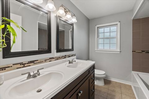 Tiny photo for 922 Sterling Avenue, Flossmoor, IL 60422 (MLS # 12491089)