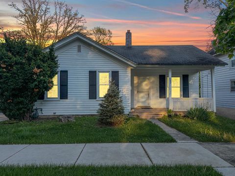 Photo of 652 S Main Street, Naperville, IL 60540 (MLS # 12647676)