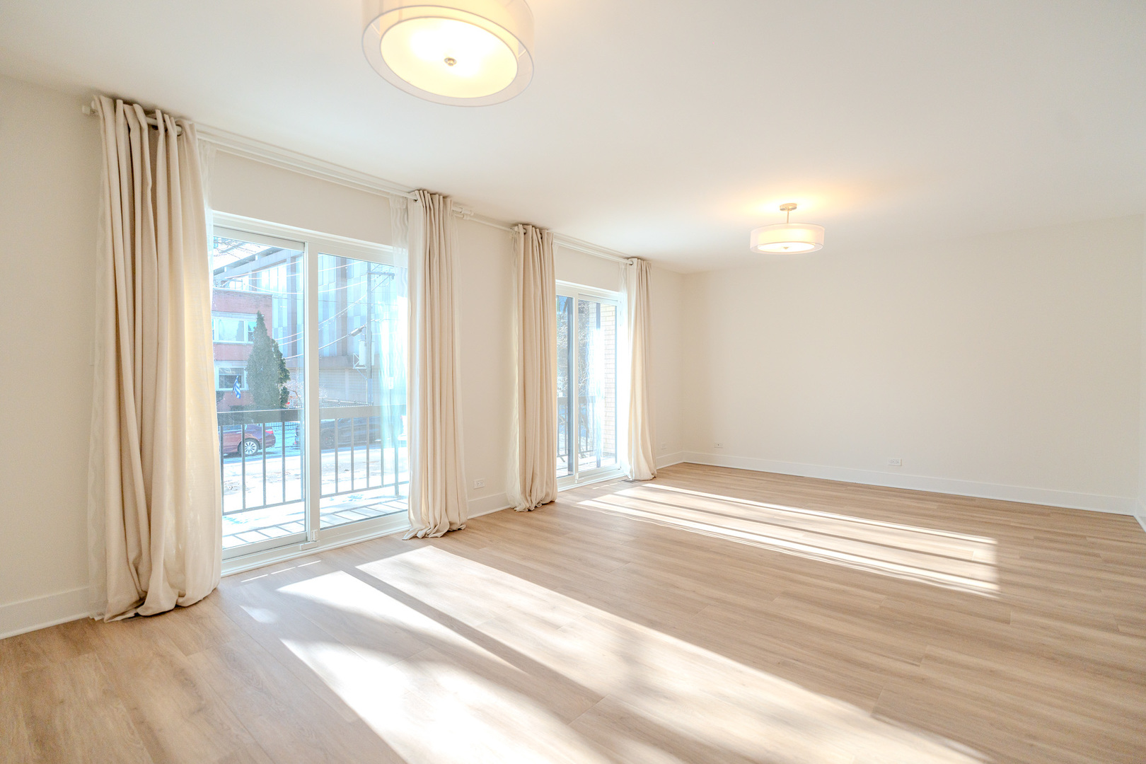 2740 W Farragut Avenue 1