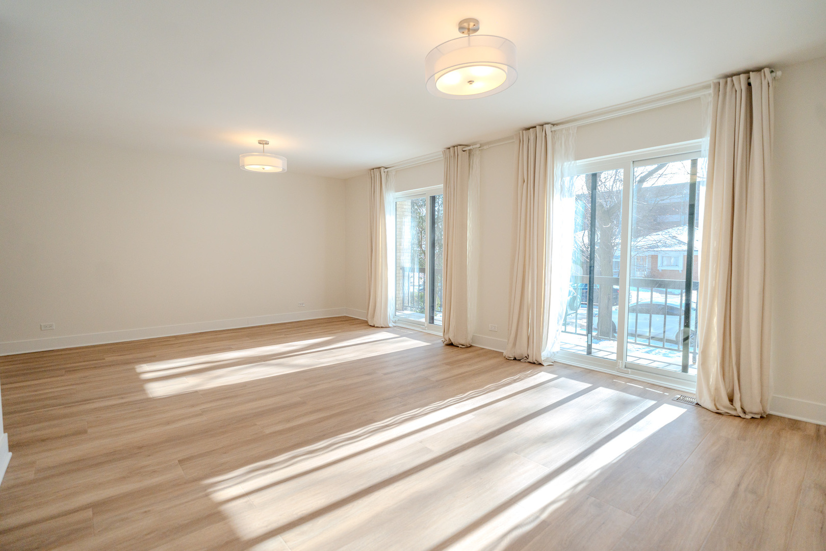 2740 W Farragut Avenue 1