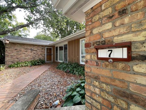 7 Mcdonald Court Champaign IL 61821