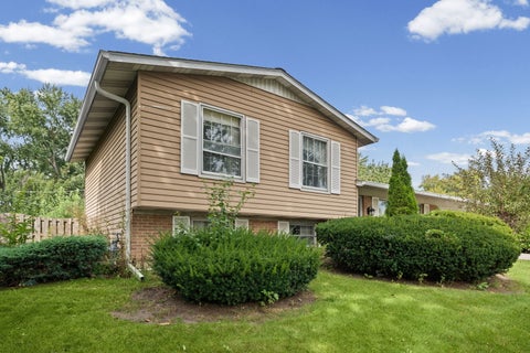 Tiny photo for 1024 Yorkshire Drive, Hanover Park, IL 60133 (MLS # 12743353)