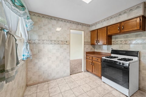 Tiny photo for 1024 Yorkshire Drive, Hanover Park, IL 60133 (MLS # 12743353)