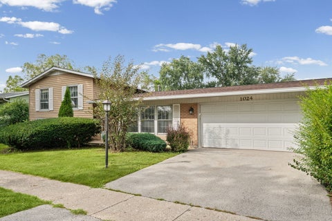 Tiny photo for 1024 Yorkshire Drive, Hanover Park, IL 60133 (MLS # 12743353)
