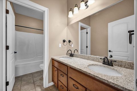 Tiny photo for 2315 Knollbrook Way, Bloomington, IL 61705 (MLS # 12562276)