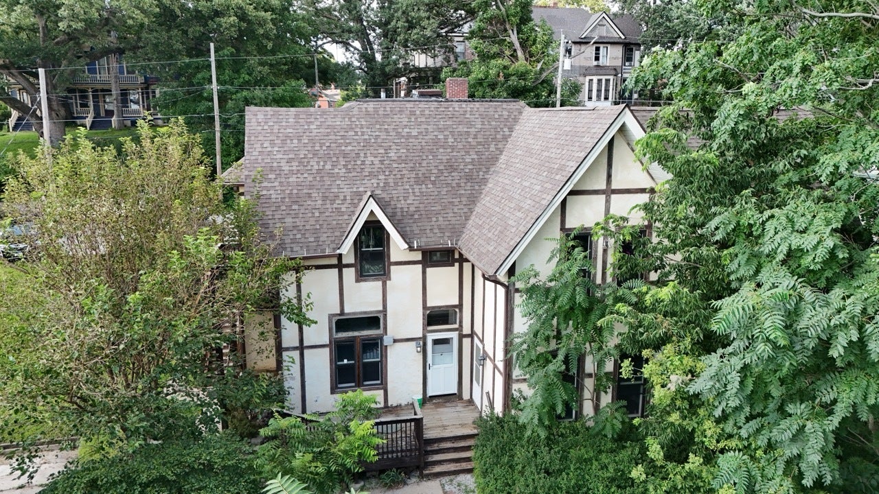 528 W 6TH Street