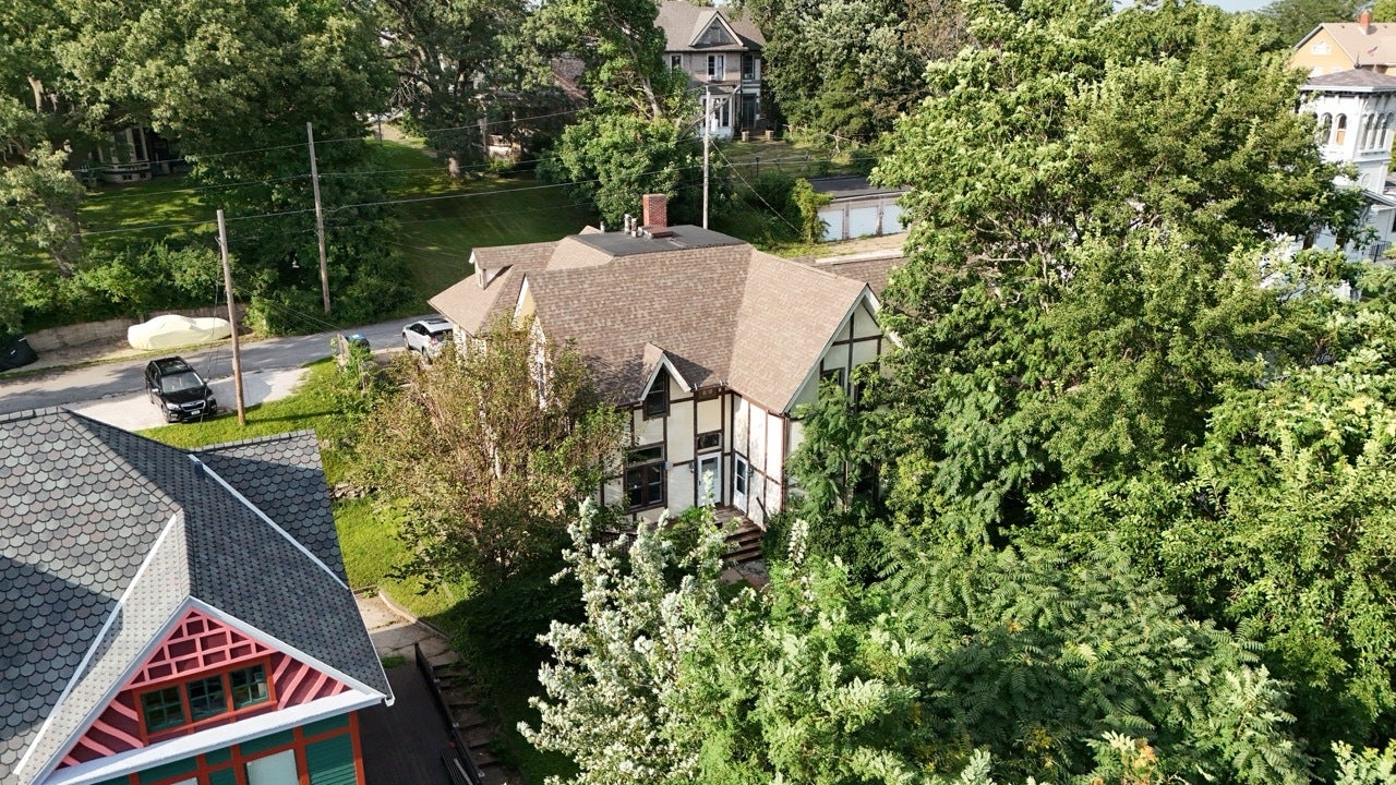 528 W 6TH Street