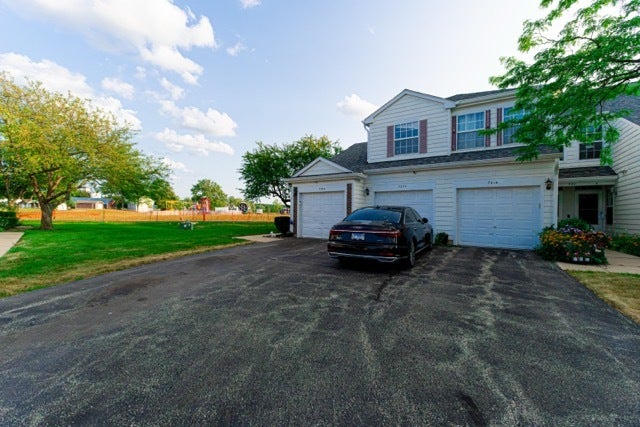 737 W Streamwood Boulevard B