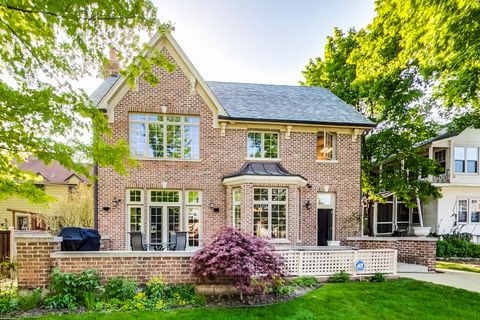 A home in Park Ridge