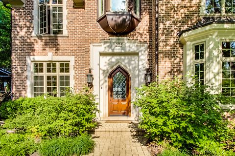 A home in Park Ridge