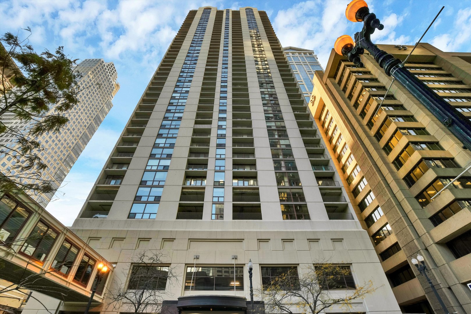 200 N Dearborn Street 4606