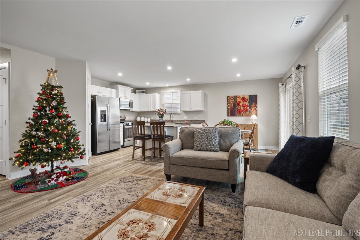 2707 Nickerson Court