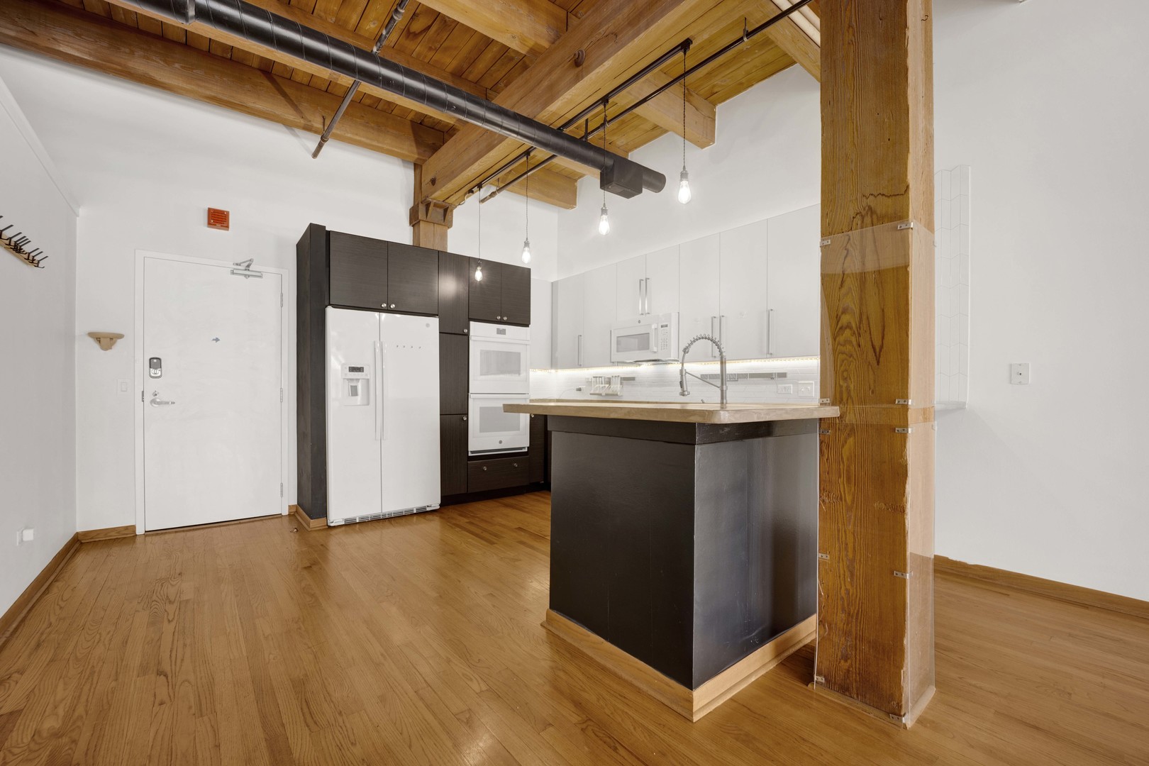 701 W Jackson Boulevard 402