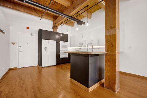 Tiny photo for 701 W Jackson Boulevard #402, Chicago, IL 60661 (MLS # 12575372)