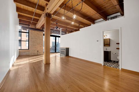 Tiny photo for 701 W Jackson Boulevard #402, Chicago, IL 60661 (MLS # 12575372)