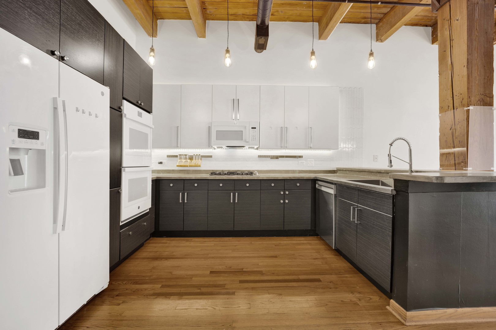 701 W Jackson Boulevard 402