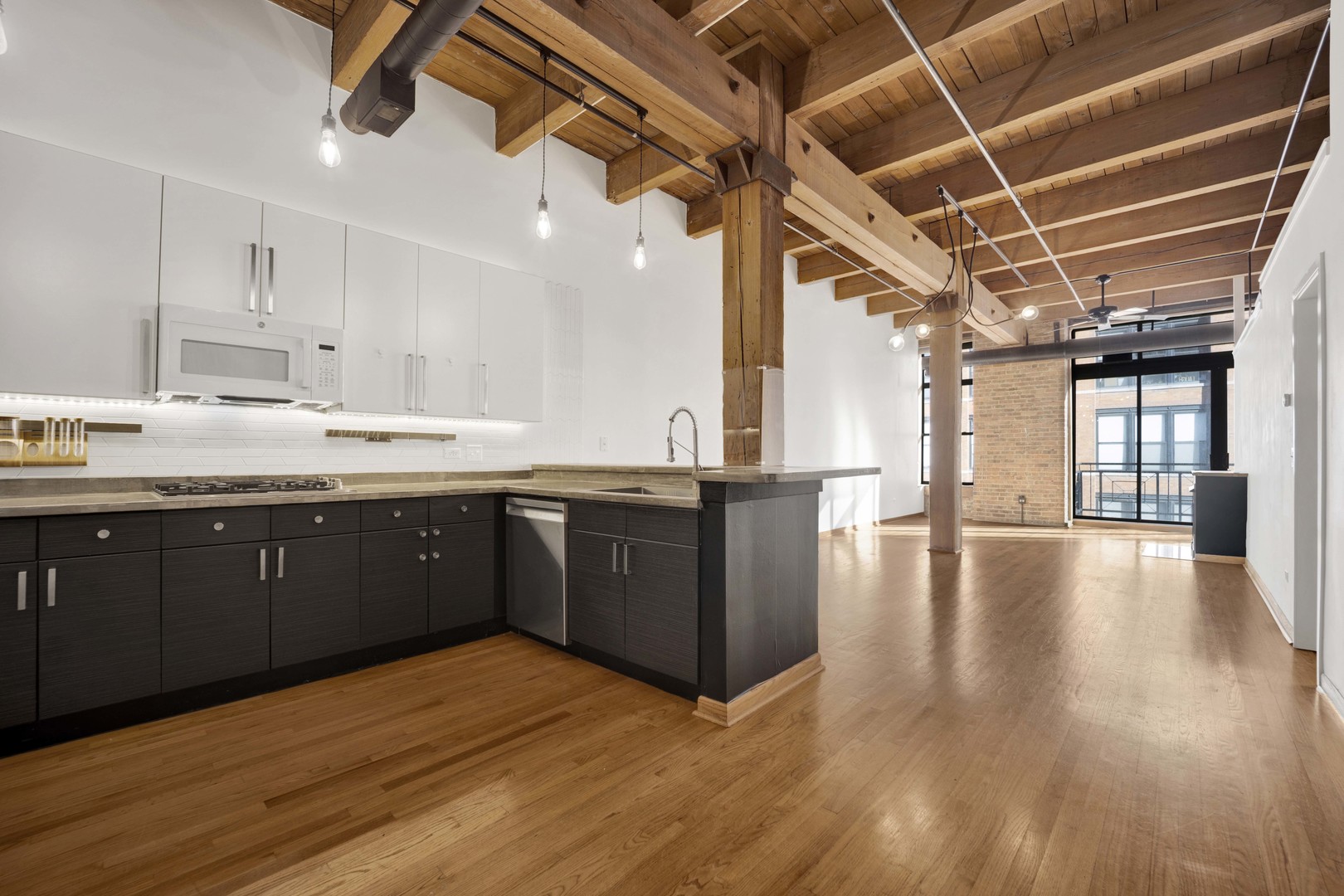 701 W Jackson Boulevard 402