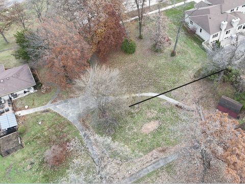 310 N Hillcrest Avenue Addison IL 60101