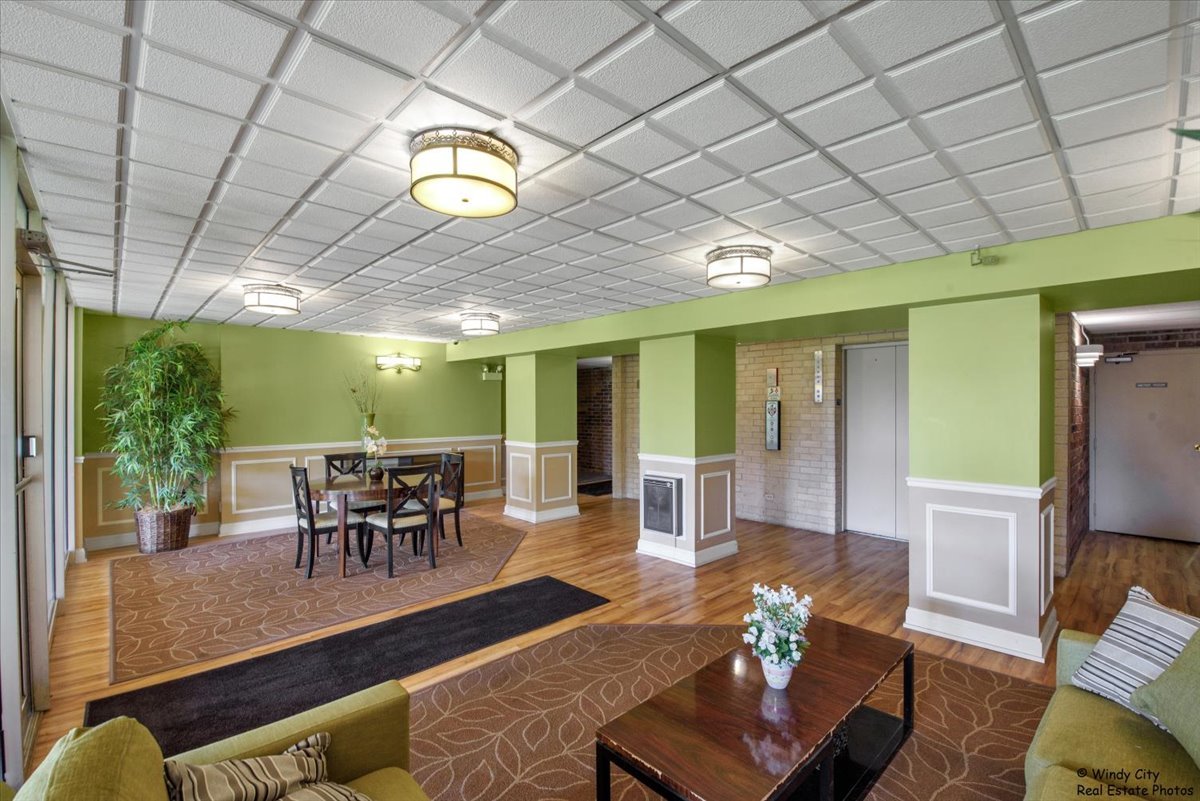 5400 Walnut Avenue 215
