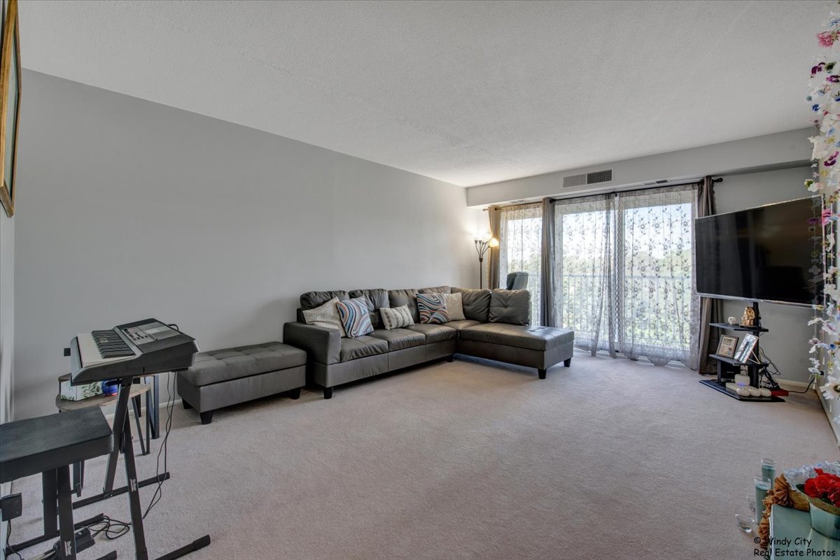 5400 Walnut Avenue 215