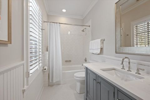 Tiny photo for 99 Tudor Place, Kenilworth, IL 60043 (MLS # 12629822)