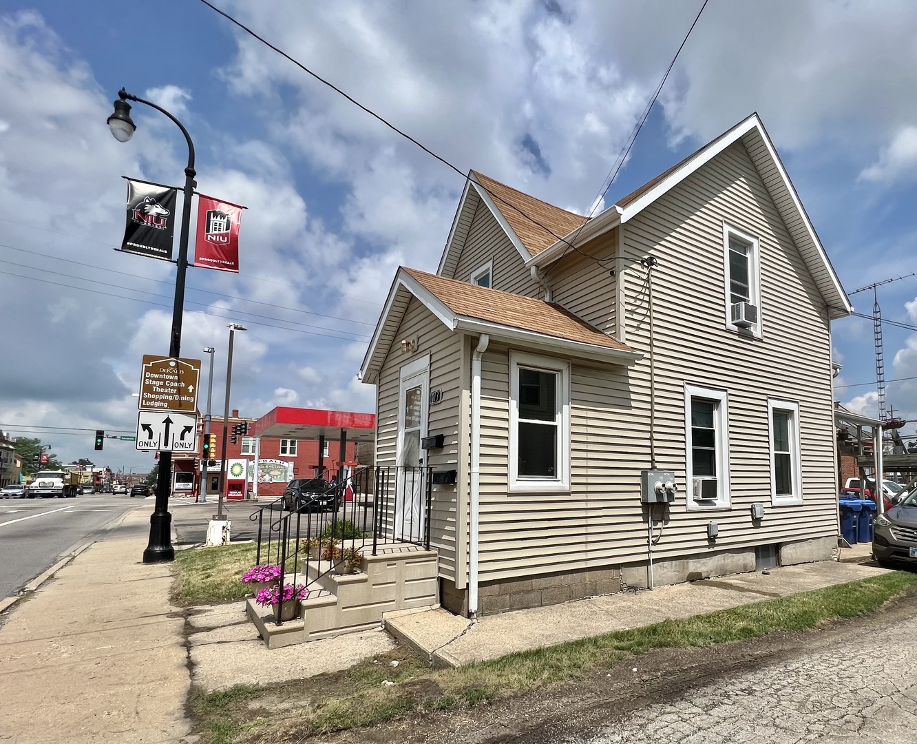 713 E Lincoln Highway