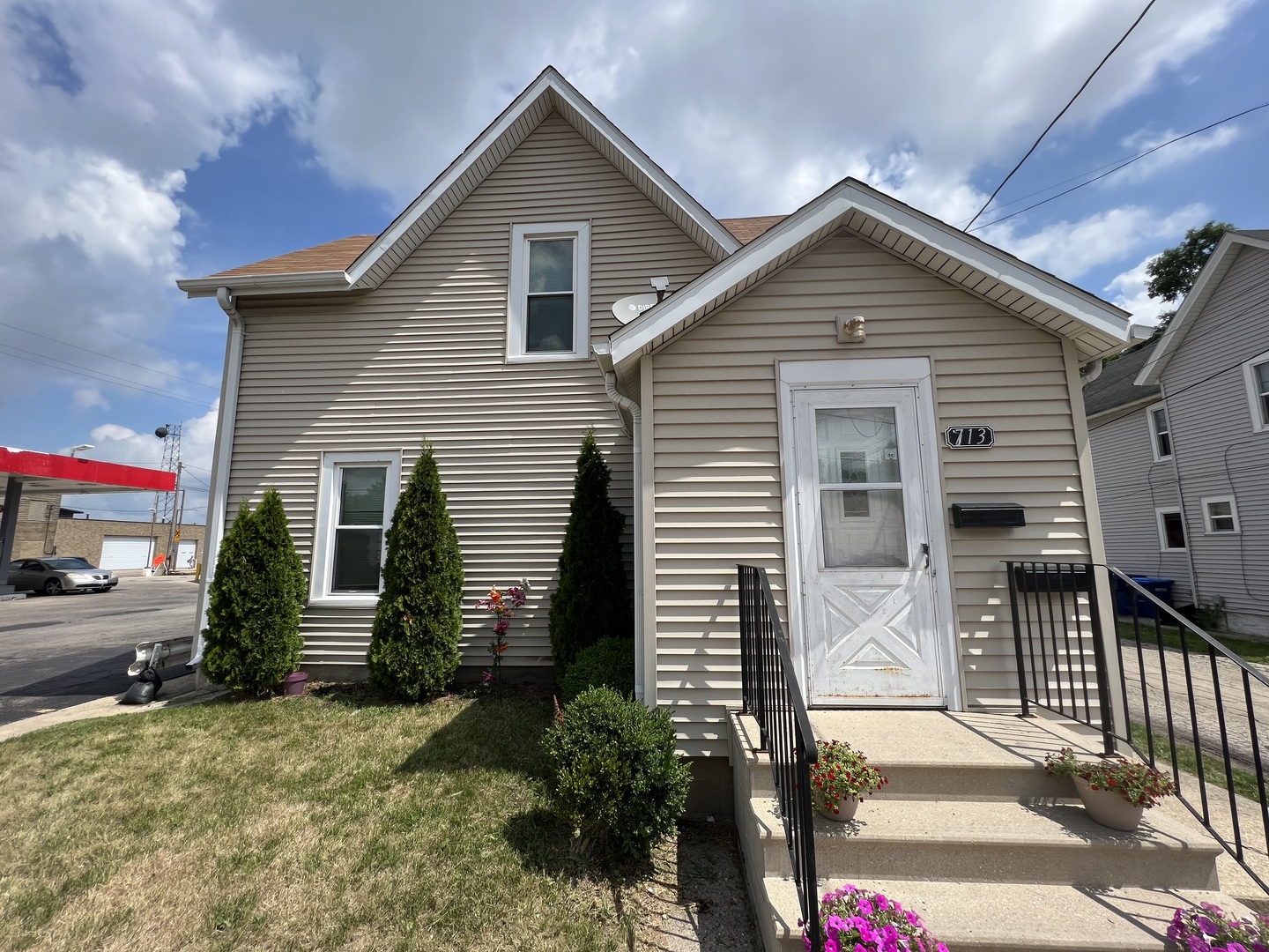 713 E Lincoln Highway