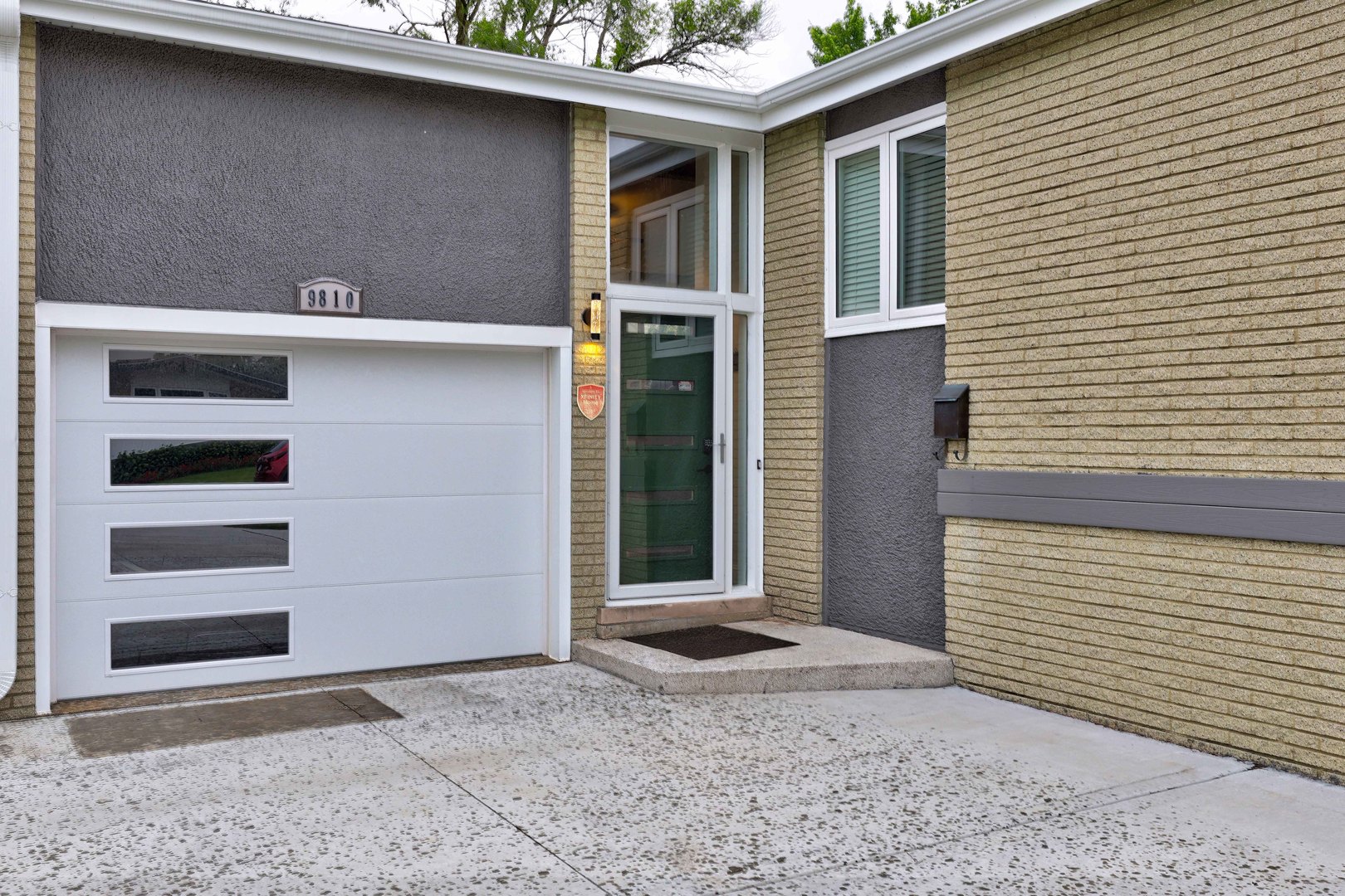 9810 N Lauren Lane