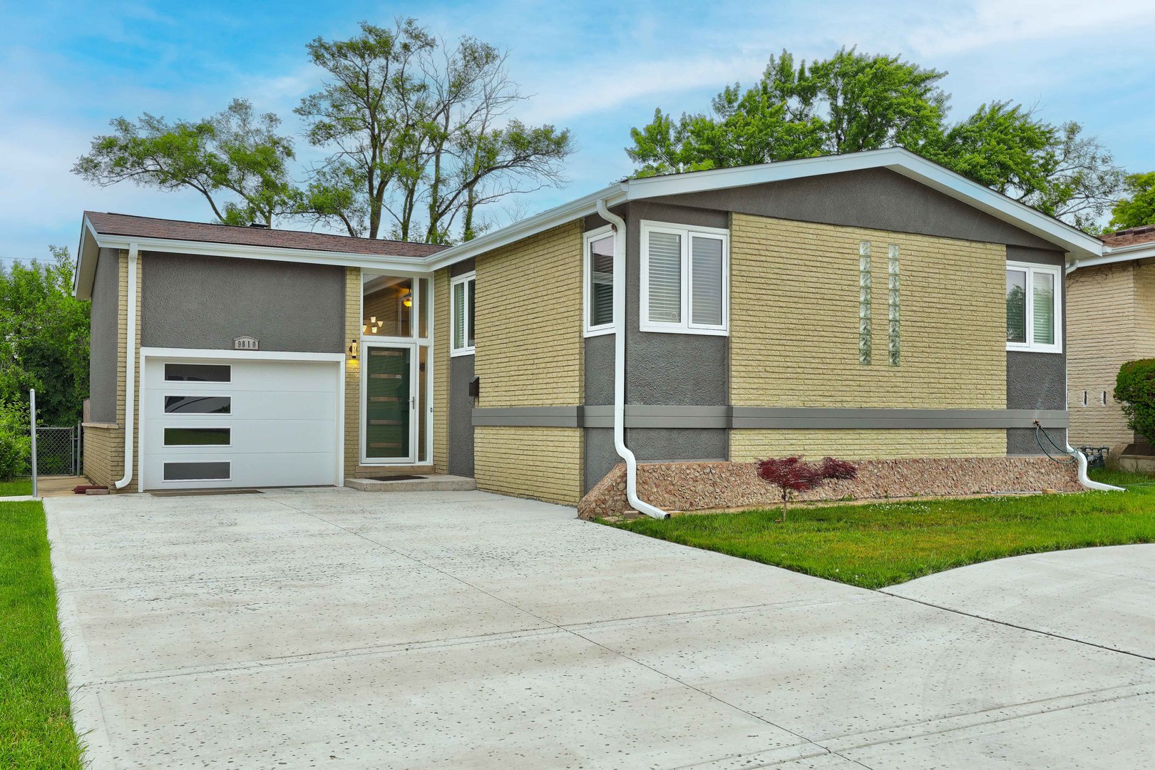 9810 N Lauren Lane