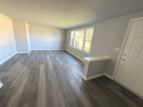Tiny photo for 233 Ensenada Drive, Carpentersville, IL 60110 (MLS # 12788805)