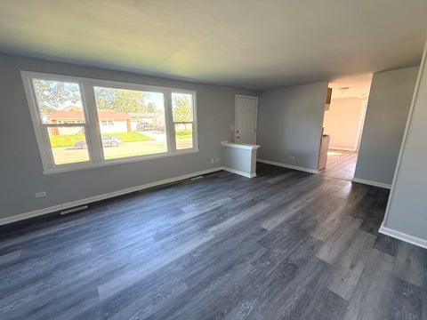 Tiny photo for 233 Ensenada Drive, Carpentersville, IL 60110 (MLS # 12788805)