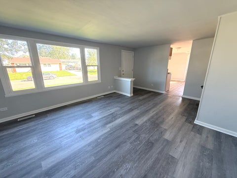 Tiny photo for 233 Ensenada Drive, Carpentersville, IL 60110 (MLS # 12788805)